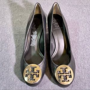 Tory Burch Black Leather w/ Gold Logo Sally Mestico Pump Wedge, Women’s size 9